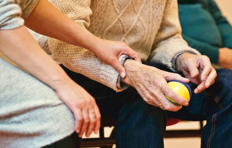 “L’ètica de les cures és la base de la democràcia”. Per Gemma Lienas.