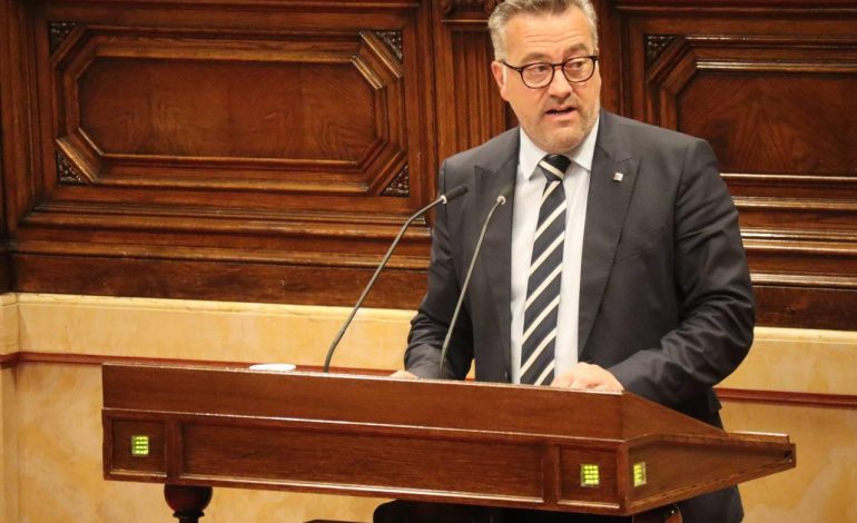 Un decret perquè el país no s’aturi