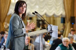 “No tothom qui neix, viu i treballa a Catalunya és català”